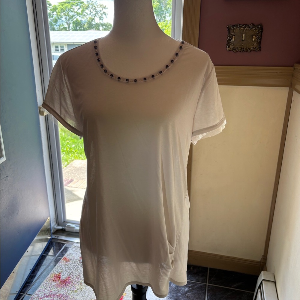 Simply Vera Vera Wang Off white Lace arms & neck, under diamond looking buttons
